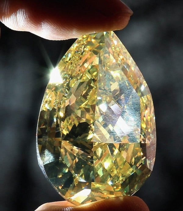 110kt Cora Sun Drop is the world’s largest yellow pear shape diamond 110kt Cora Sun Drop is the world’s largest yellow pear shape diamond