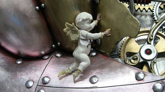 A childrens hospital in Vegas gets a stunning 5 foot tall heart sculpture with working gears A childrens hospital in Vegas gets a stunning 5 foot tall heart sculpture with working gears