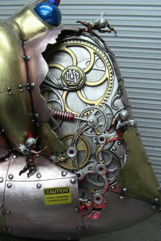 A childrens hospital in Vegas gets a stunning 5 foot tall heart sculpture with working gears A childrens hospital in Vegas gets a stunning 5 foot tall heart sculpture with working gears