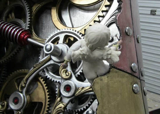A childrens hospital in Vegas gets a stunning 5 foot tall heart sculpture with working gears A childrens hospital in Vegas gets a stunning 5 foot tall heart sculpture with working gears