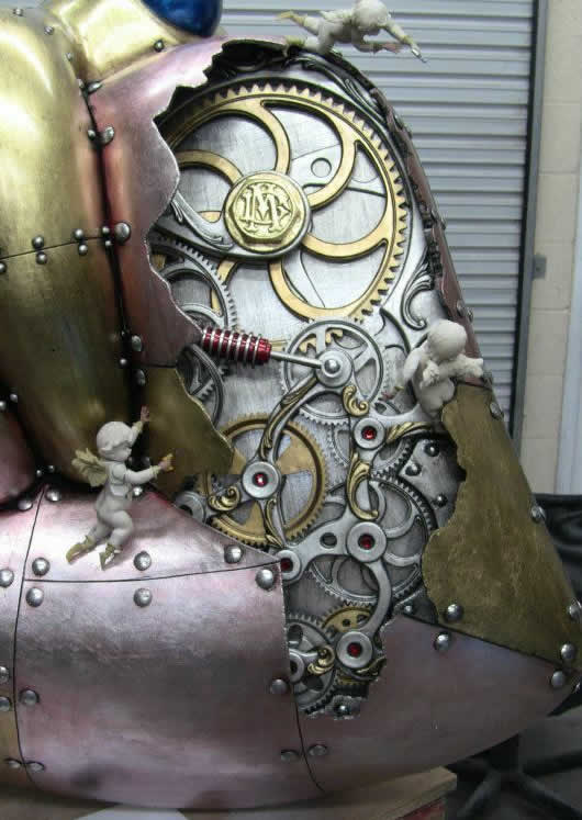 A childrens hospital in Vegas gets a stunning 5 foot tall heart sculpture with working gears A childrens hospital in Vegas gets a stunning 5 foot tall heart sculpture with working gears