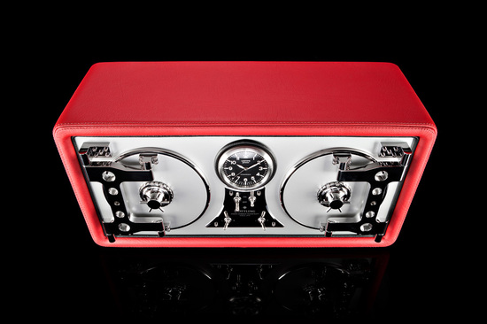 Döttling’s latest watch case, the Colosimo Double Wing, draws inspiration from the 1954 Mercedes Benz 300 SL Döttling’s latest watch case, the Colosimo Double Wing, draws inspiration from the 1954 Mercedes Benz 300 SL