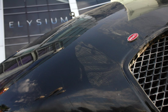 Bugattis futuristic flying vehicle for Elysium lands at Comic Con, San Diego Bugattis futuristic flying vehicle for Elysium lands at Comic Con, San Diego