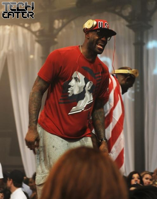 Gold Beats by Dre Headphones gifted to Team USA basketball players Gold Beats by Dre Headphones gifted to Team USA basketball players
