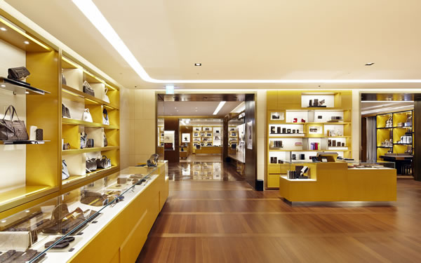 World’s first Louis Vuitton airport store opens up for jet setter shopaholics : Luxurylaunches