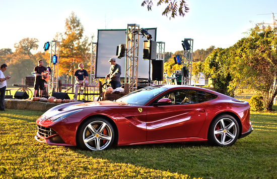 f12-berlinetta-auction-4.jpg