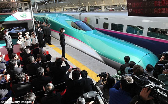 186mph-Japanese-bullet-train-Hayabusa-2.jpg