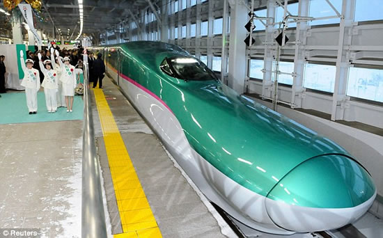 186mph-Japanese-bullet-train-Hayabusa-5.jpg