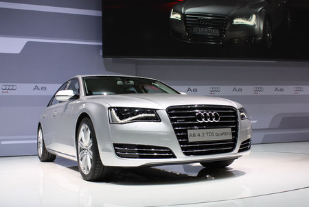 2011-Audi-A8-2.jpg