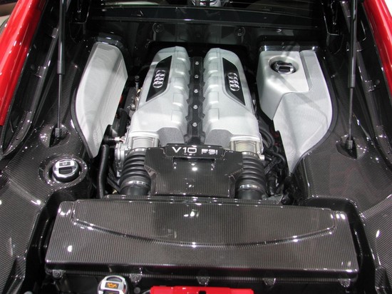 2011-Audi-R8-5.2-Spyder-quattro-V10-5.jpg