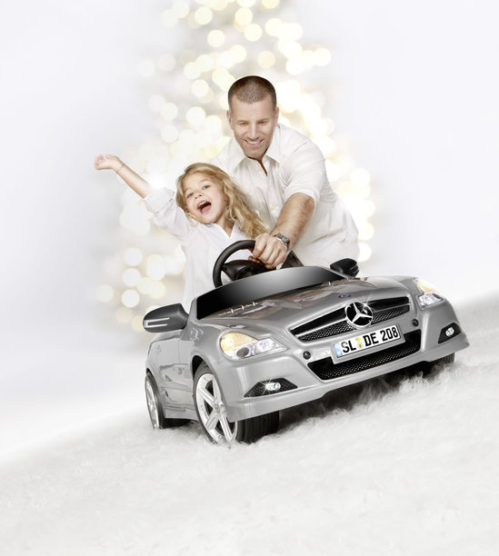 2011-Mercedes-Benz-Christmas-Collection-4.jpg