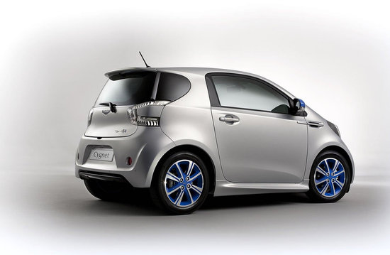 Aston-Martin-Cygnet-by-Colette-2.jpg