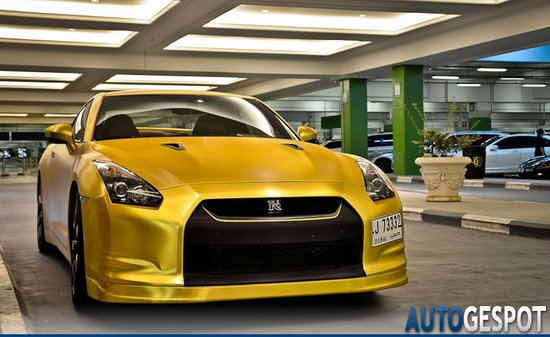 Gold-plated-Nissan-GT-R-5.jpg