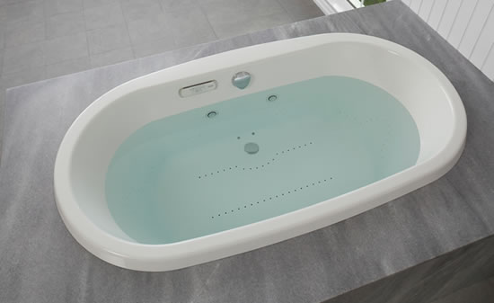 Jacuzzi_mio_bathtub.jpg