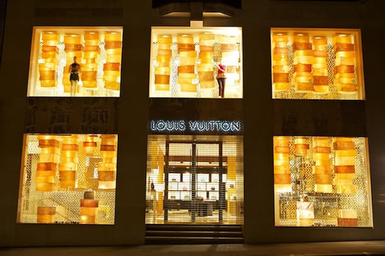 Louis-Vuitton-celebrates-Diwali-3.jpg