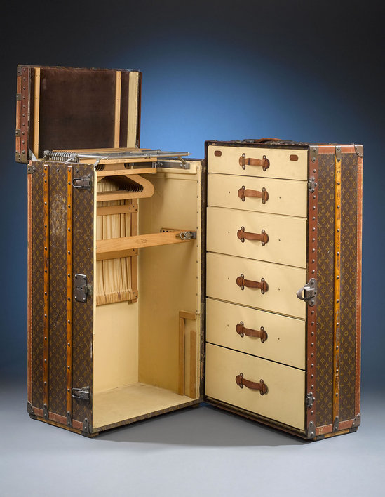 Louis Vuitton&#39;s vintage wardrobe trunk is still fashionable : Luxurylaunches