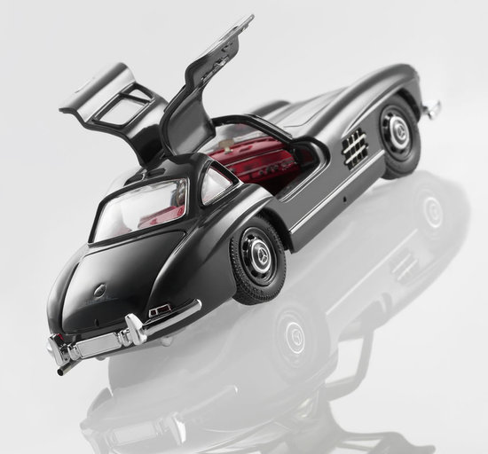 Mercedes-Benz-celebrates-125-Birthday-4.jpg