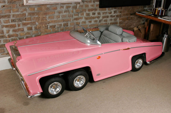 Model-of-Lady-Penelope-of-Thunderbirds-FAB1-Rolls-Royce-2.jpg