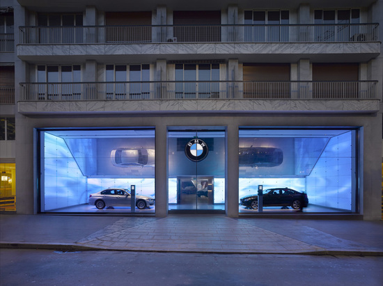 New-BMW-Brand-Store-opens-up-in-Paris-2.jpg