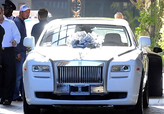 Petra-Ecclestone-surprised-by-beautiful-Rolls-Royce-2.jpg