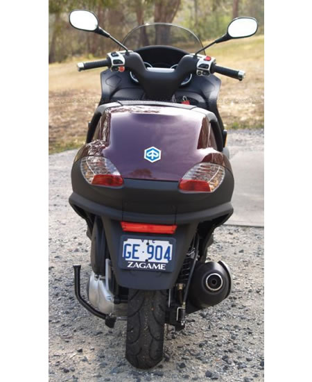 Piaggio_MP3_scooter_4.jpg