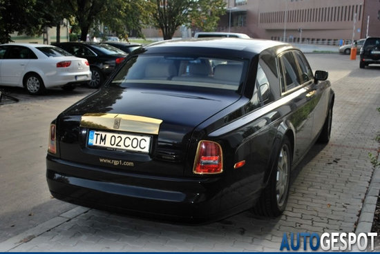 Rolls-Royce-Phantom-Gold-4.jpg