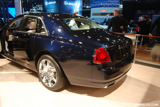 Rolls-Royce-Phantom-Spirit-of-Ecstasy-Edition-5.jpg