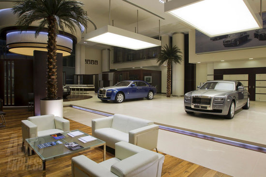 World’s-largest-Rolls-Royce-showroom-2.jpg