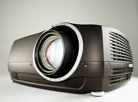 avielo_kroma_LED_projector2.jpg