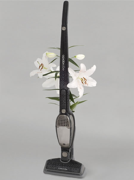 electrolux_swarovski_vacuum_cleaner2.jpg