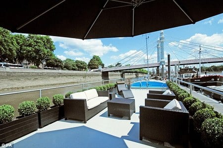 expensive_houseboat2.jpg