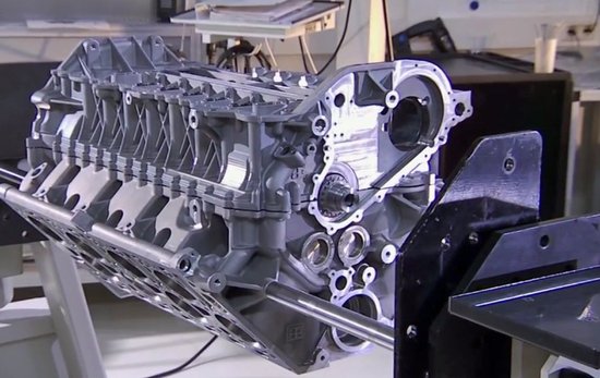 one-week-to-complete-a-single-veyron-engine.jpg