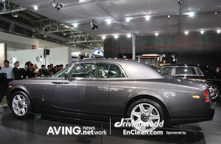 Rolls Royce Phantom Coupe Is A 2 Door Delight Luxurylaunches