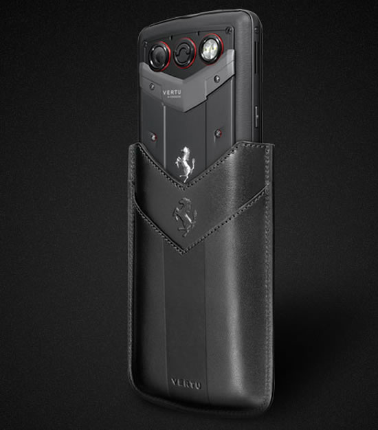 vertu_constellation_quest_ferrari_handset_3.jpg